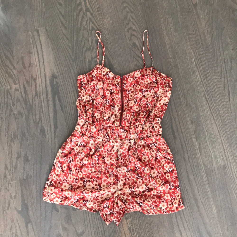 Floral fall romper size M with pockets!